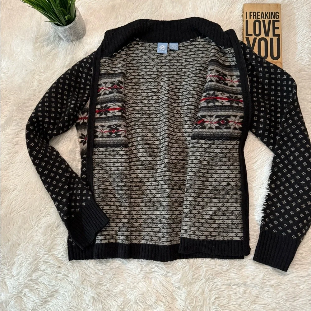 🎉HP🎉 Frost Black and Gray Snowflake Cardigan Zip Sweater